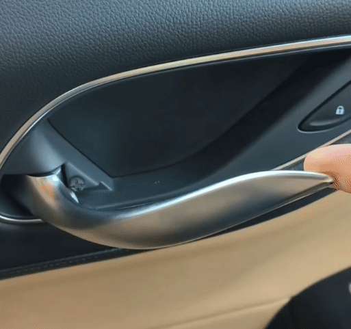 InteriorHandle.gif 车门内拉手快返/自动弹回